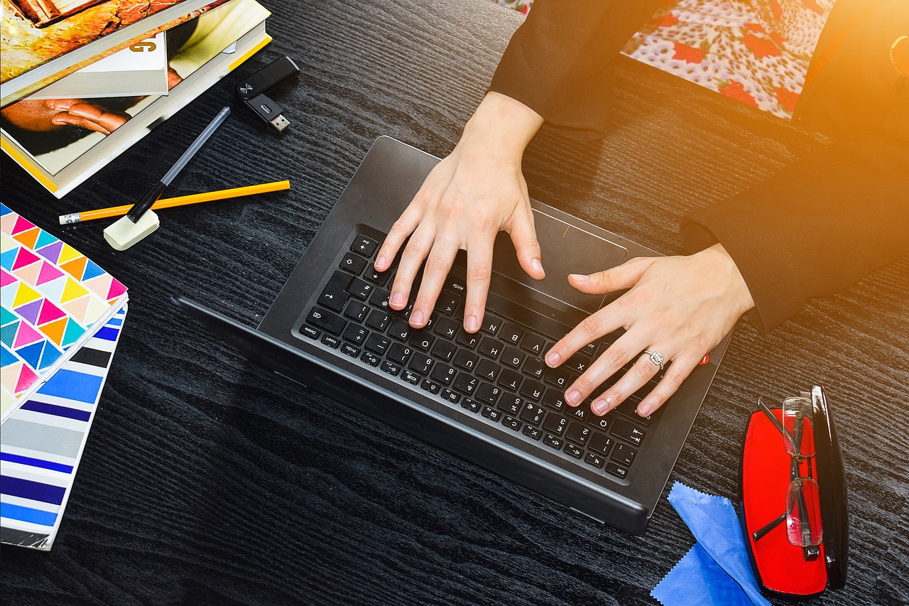 How to Use Digital Tools to Create Engaging Blog Posts